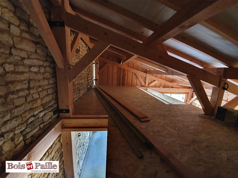 Grand préau à Neuville-du-Poitou (86)